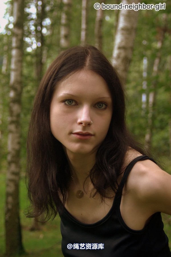 bound-neighbor-girl - Tanja - Tied up in the forest 1 第 4 张图片
