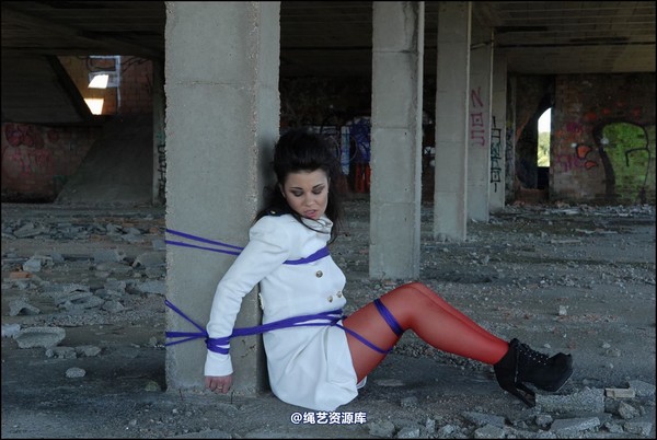 simplytied - More red tights in the Sun 第 14 张图片