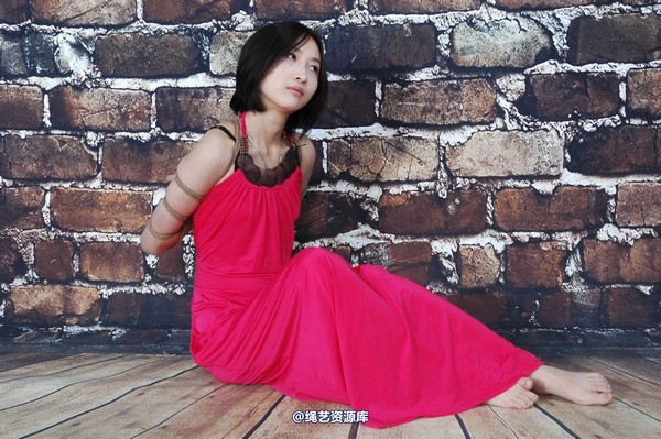 唯美之家 - 白雪红裙 第 12 张图片