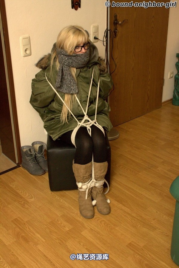 bound-neighbor-girl - Marenka - In winter jacket tied 1 第 33 张图片
