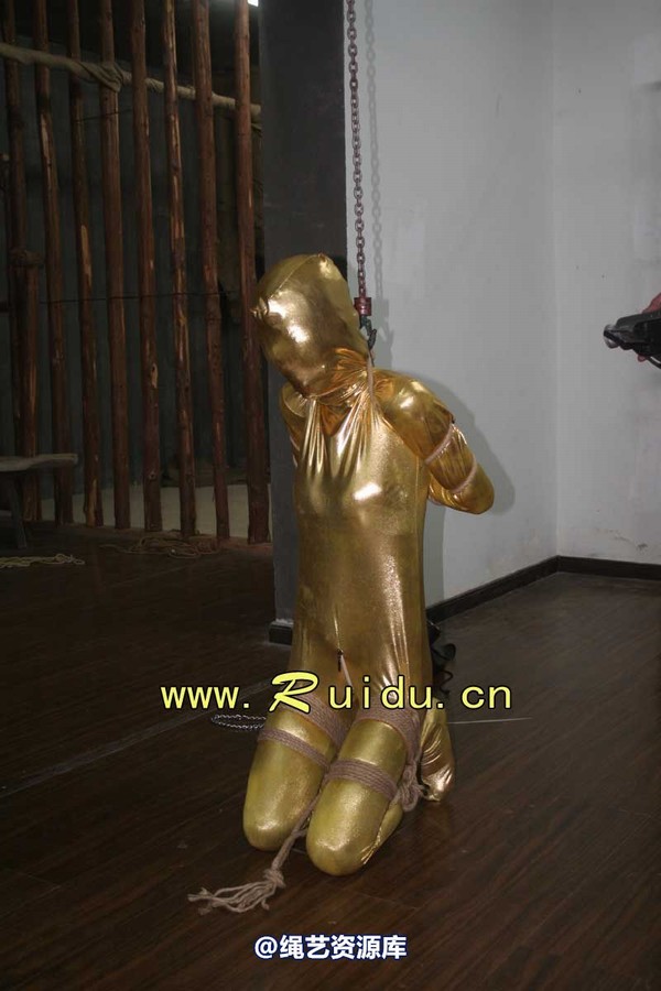 锐度主张 - 20070921第34期 影片胶衣紧缚悬吊图片 第 53 张图片