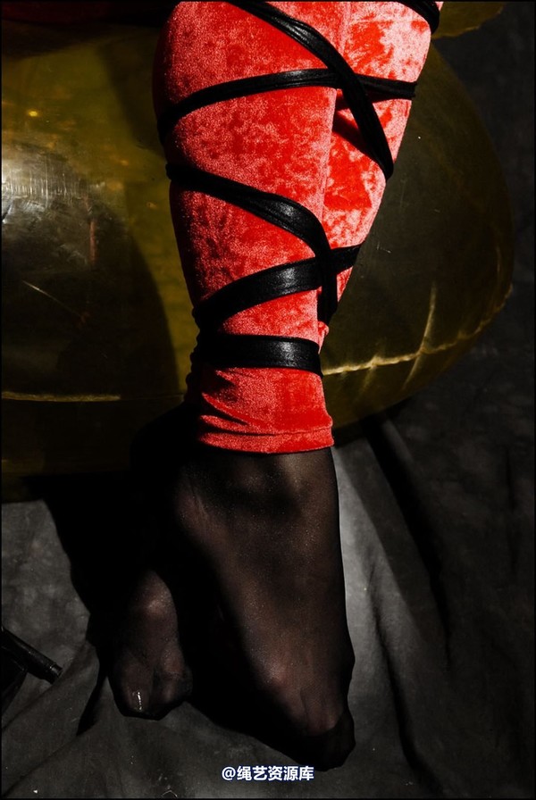 simplytied - Red on Yellow 第 21 张图片