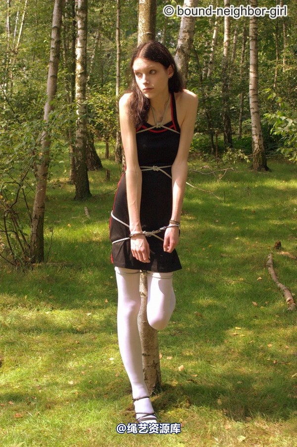bound-neighbor-girl - Tanja - Tied up in the forest 3 第 20 张图片