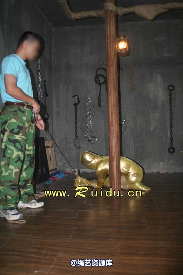 锐度主张 - 20070928第35期 影片胶衣紧缚悬吊图片 第 5 张图片