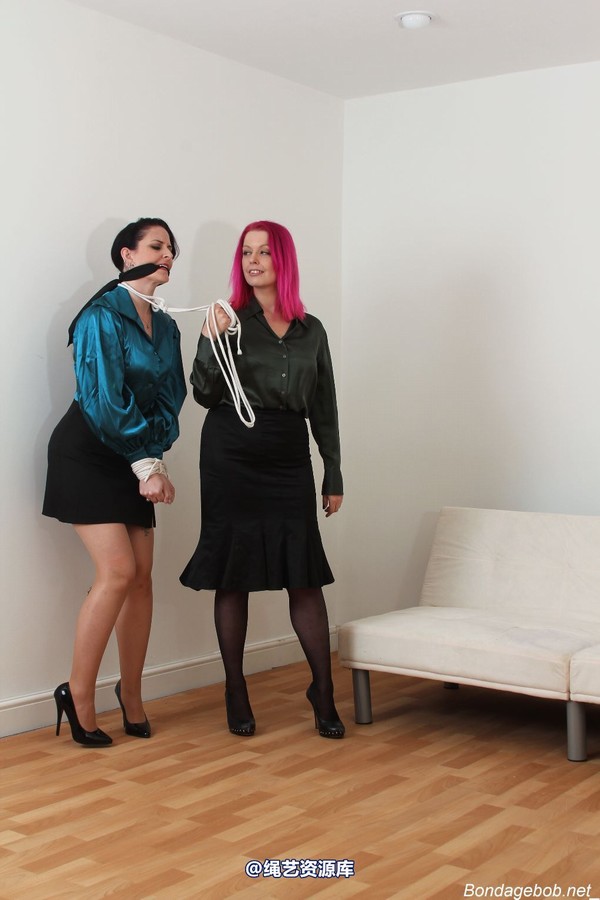 bondagebob - Caroline Pierce Temptress Kate Card Game 第 1 张图片