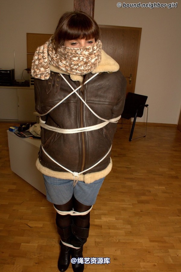 bound-neighbor-girl - Susan - Tied up in winter clothes 1 第 50 张图片