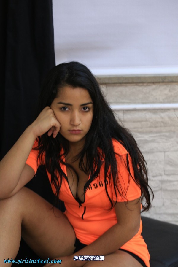 girlsinsteel - Prisoner Alissa cuffed with high security cuffs 第 3 张图片