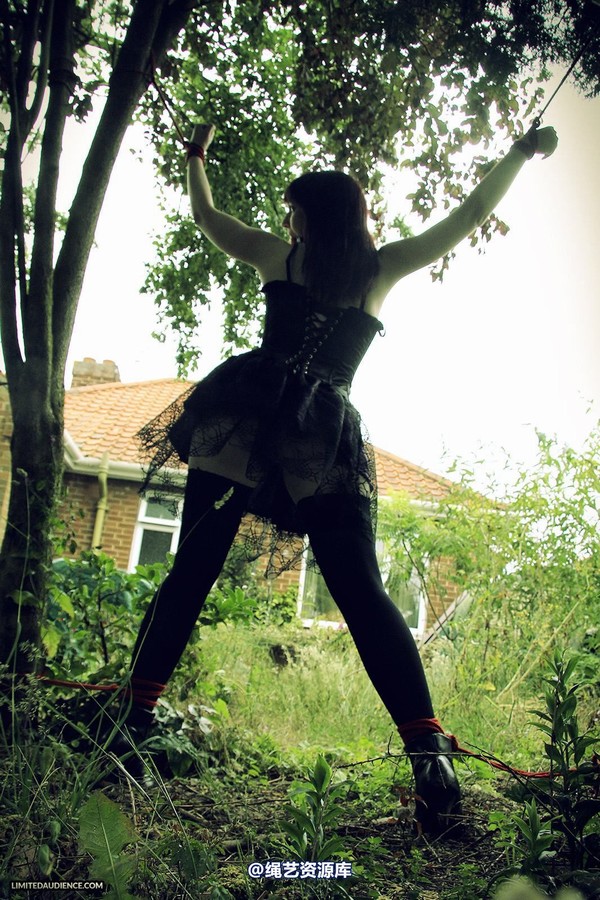 limitedaudience - 2013 syrah lee helpless outdoors 2 第 27 张图片