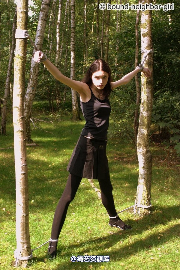 bound-neighbor-girl - Tanja - Tied up in the forest 1 第 11 张图片