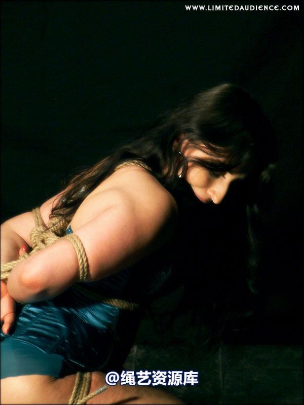 limitedaudience - 2007 jasmine de launay in a dark room 第 11 张图片