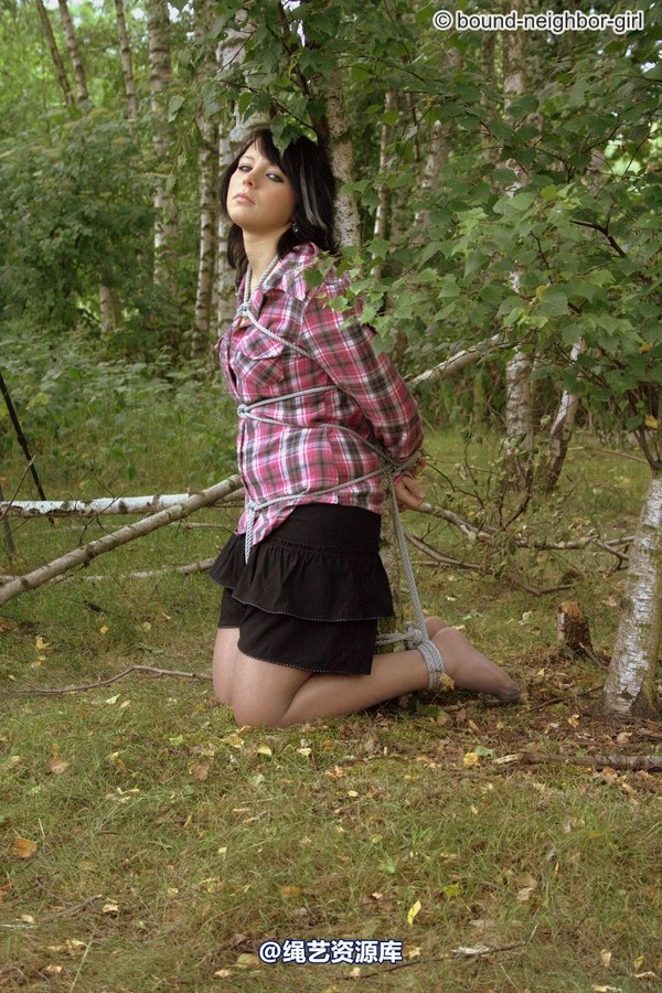 bound-neighbor-girl - Nadine - Adventure in the woods part 2 第 22 张图片