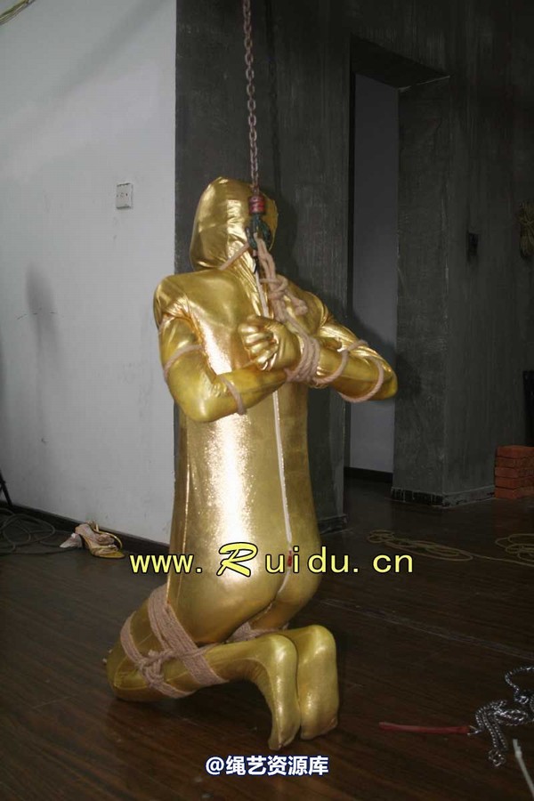 锐度主张 - 20070921第34期 影片胶衣紧缚悬吊图片 第 81 张图片