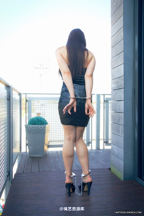 limitedaudience - 2012 sapphire handcuffed on balcony 2 第 10 张图片