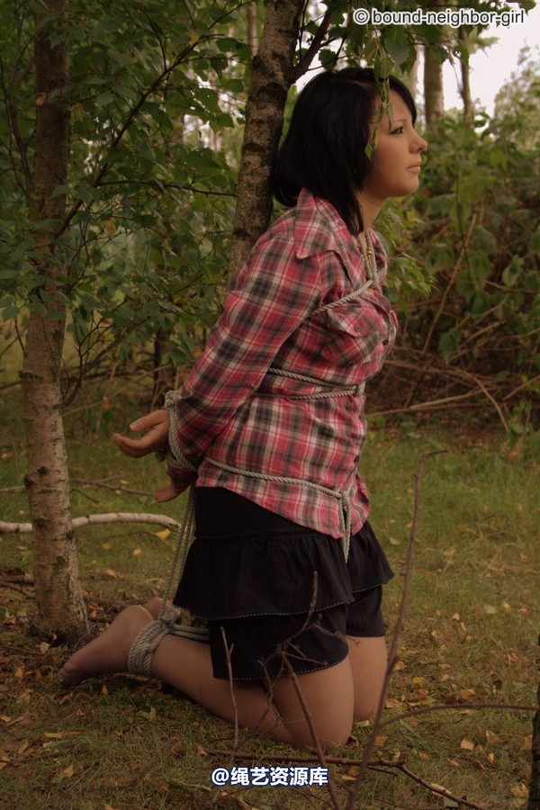 bound-neighbor-girl - Nadine - Adventure in the woods part 2 第 17 张图片