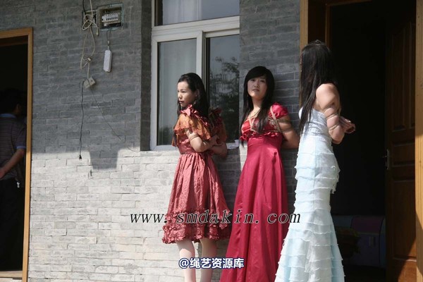 锐度主张 - 礼服三美模特：云若 蓉蓉 丝丝 第 40 张图片