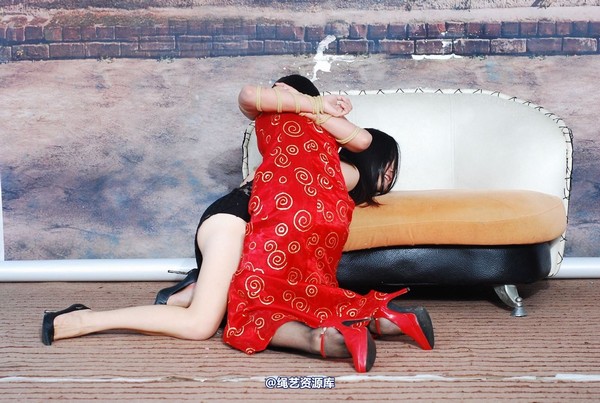 唯美之家 - 美女双缚 第 8 张图片