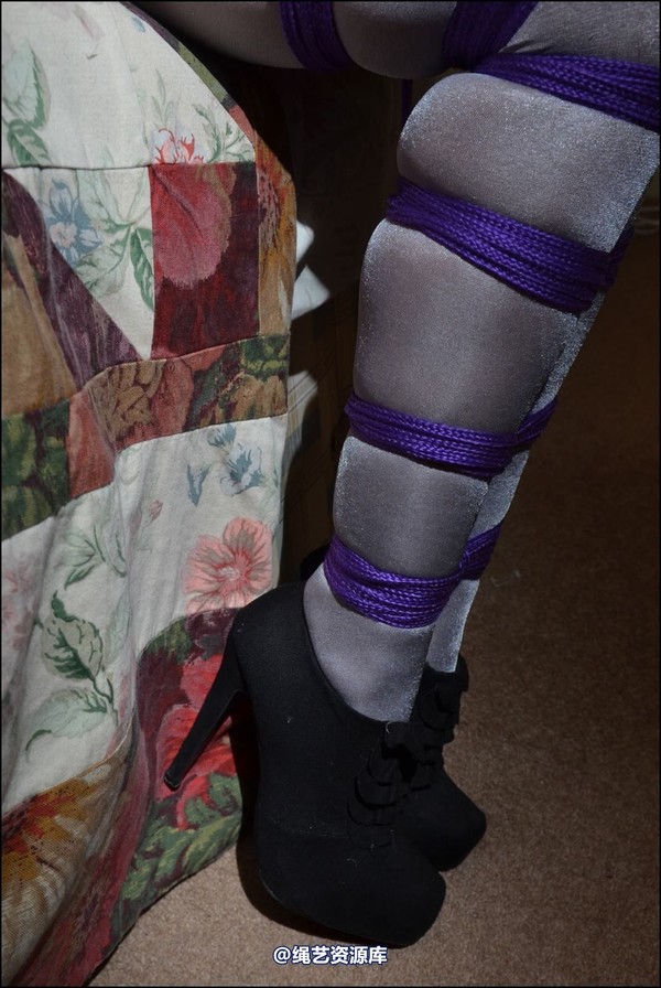 simplytied - Grey shine tights on T 第 12 张图片