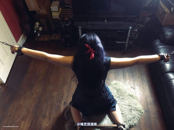 limitedaudience - 2015 caroline pierce spread and kneeling 第 29 张图片