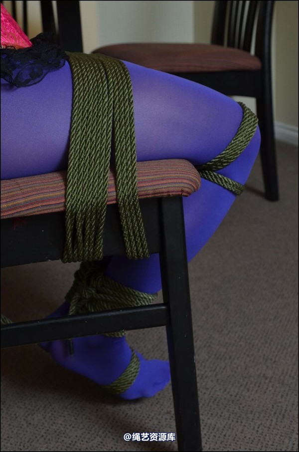 simplytied - Mitzi in blue tights 第 35 张图片