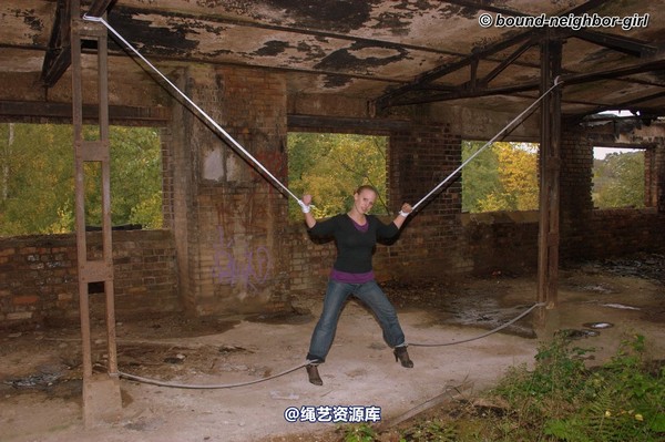 bound-neighbor-girl - Peggy - surprise in the ruins part 3 第 14 张图片