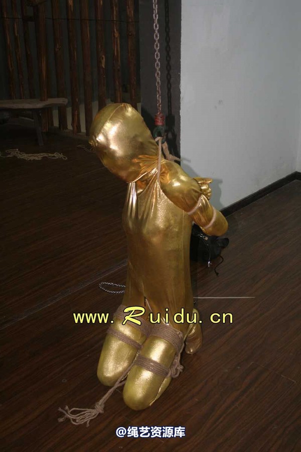 锐度主张 - 20070921第34期 影片胶衣紧缚悬吊图片 第 69 张图片