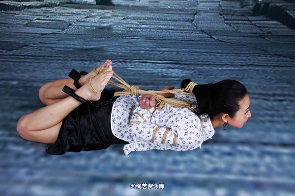 神艺缘 - 227-古朴老街上的少女 第 20 张图片