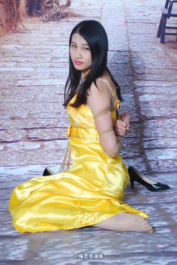 唯美之家 - 新模萧萧黄礼服 第 121 张图片