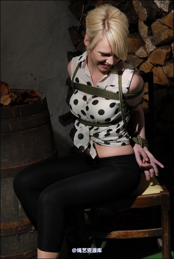 simplytied - NB in leggings 第 9 张图片