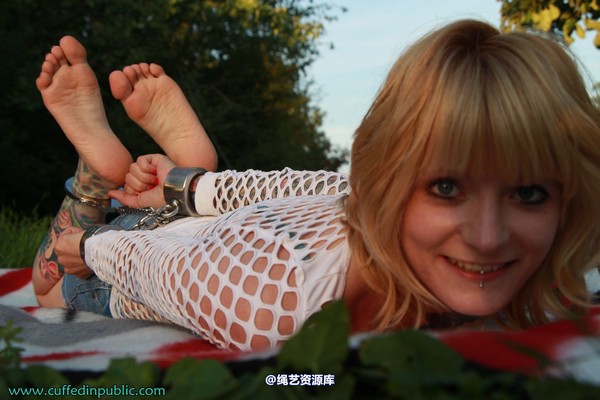 girlsinsteel - Hogtied in the sun 第 45 张图片