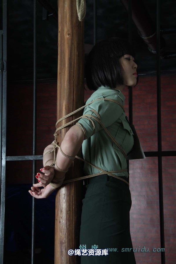 锐度主张 - 制服柱绑模特：碧菡 第 81 张图片