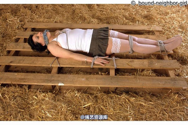 bound-neighbor-girl - Bondage in the barn with Trixi Part 3 第 19 张图片
