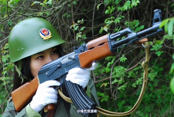 唯美之家 - 外拍军装三模特 第 7 张图片
