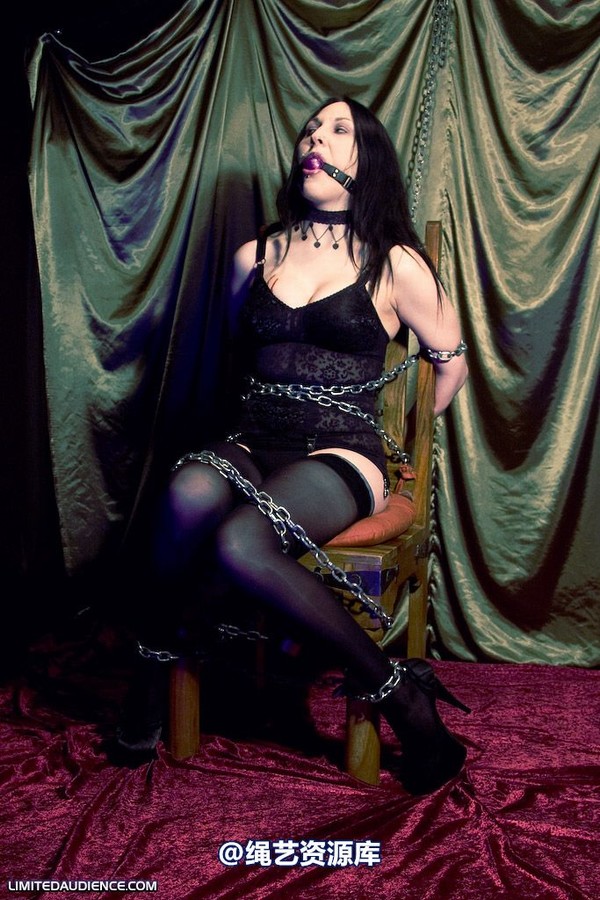 limitedaudience - 2009 elyssia chained vamp 第 2 张图片