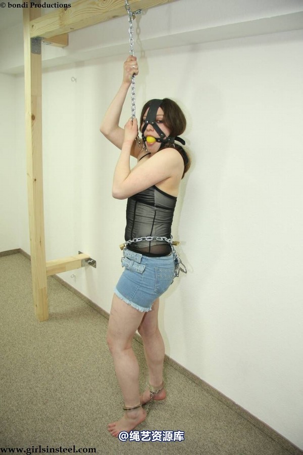 girlsinsteel - Bondage lover Kelly handcuffed 第 125 张图片