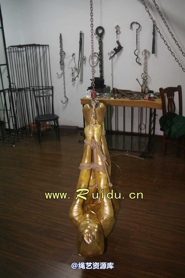 锐度主张 - 20070928第35期 影片胶衣紧缚悬吊图片 第 95 张图片