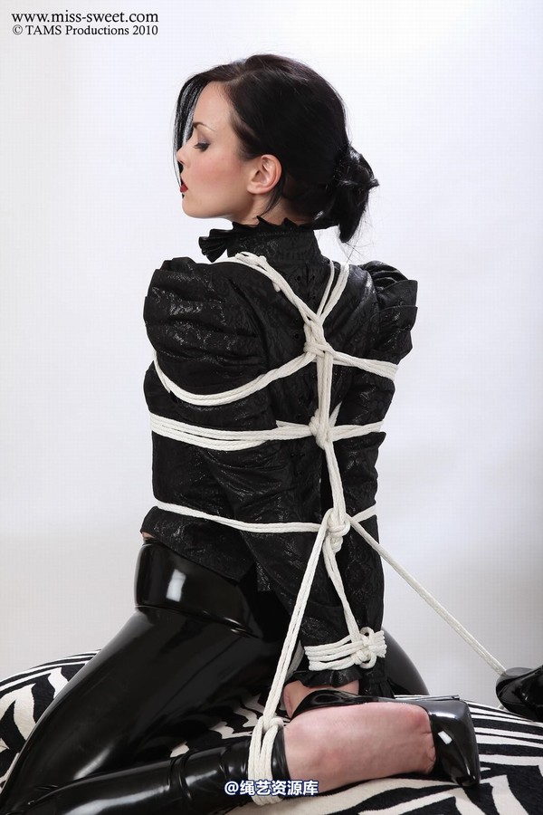 miss-sweet - ZEBRA BENCH CHAPTER 2 第 36 张图片