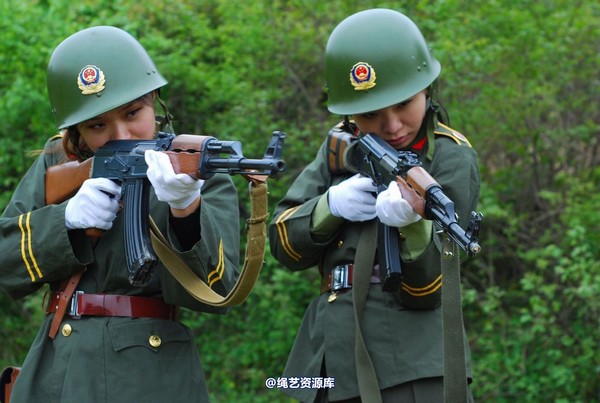 唯美之家 - 外拍军装三模特 第 300 张图片