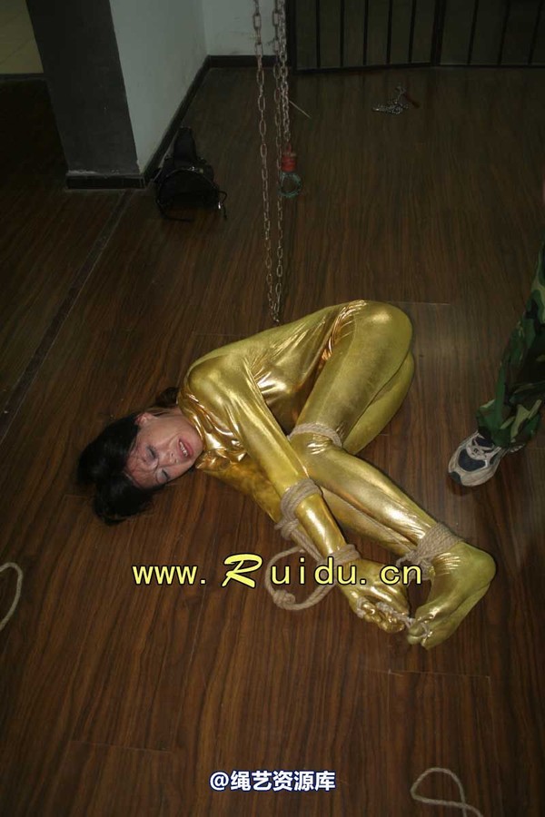 锐度主张 - 20070928第35期 影片胶衣紧缚悬吊图片 第 139 张图片