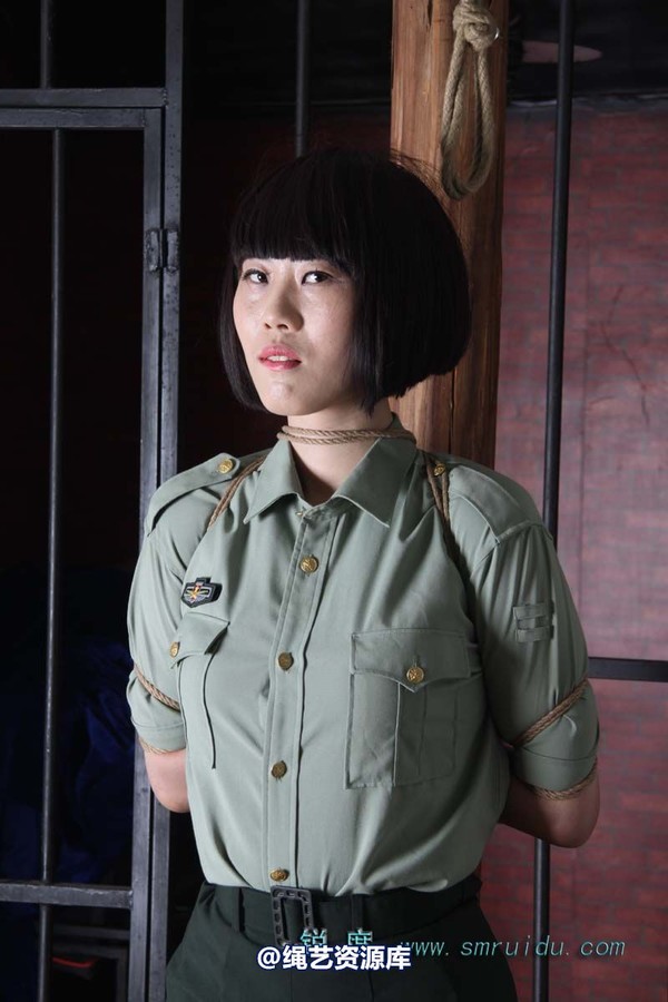 锐度主张 - 军服五花模特：碧菡 第 3 张图片