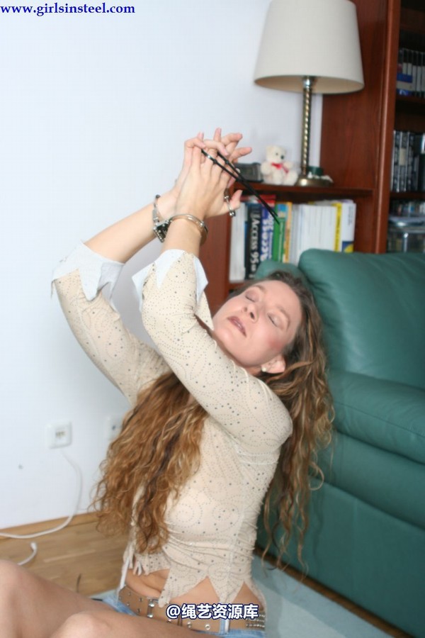 girlsinsteel - Jasmin is playing with handcuffs 第 19 张图片