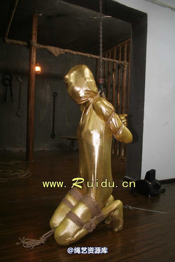 锐度主张 - 20070921第34期 影片胶衣紧缚悬吊图片 第 41 张图片