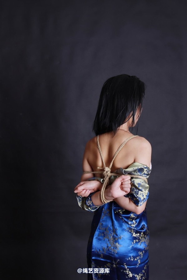神艺缘 - 132-穿着白色内衣的美女(2) 第 4 张图片