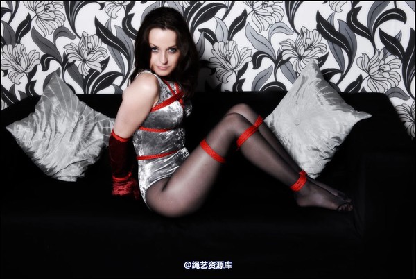 simplytied - The Gloves 第 17 张图片