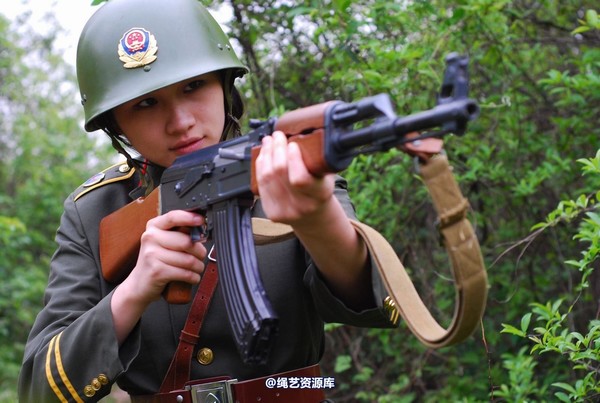 唯美之家 - 外拍军装三模特 第 109 张图片
