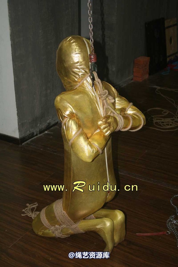 锐度主张 - 20070921第34期 影片胶衣紧缚悬吊图片 第 87 张图片