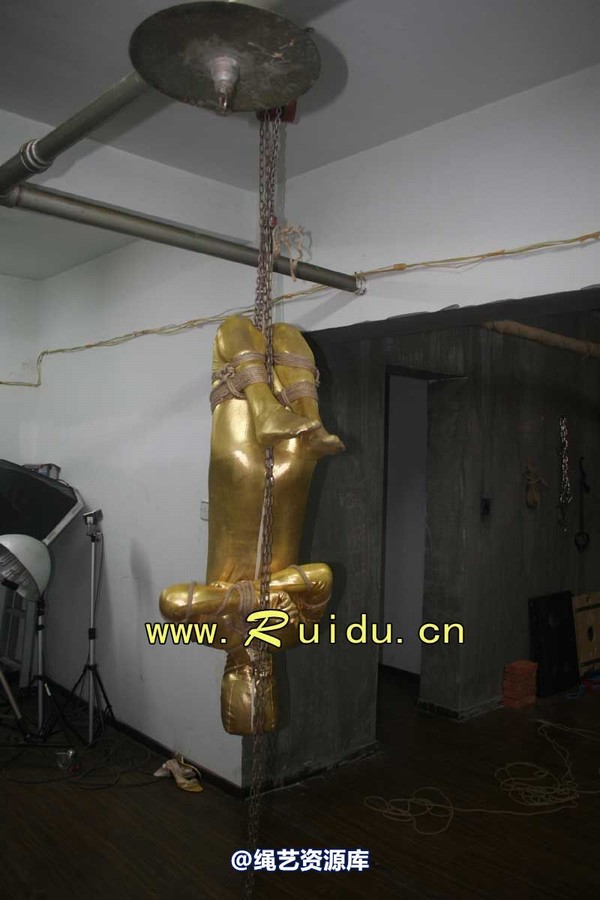 锐度主张 - 20070921第34期 影片胶衣紧缚悬吊图片 第 138 张图片