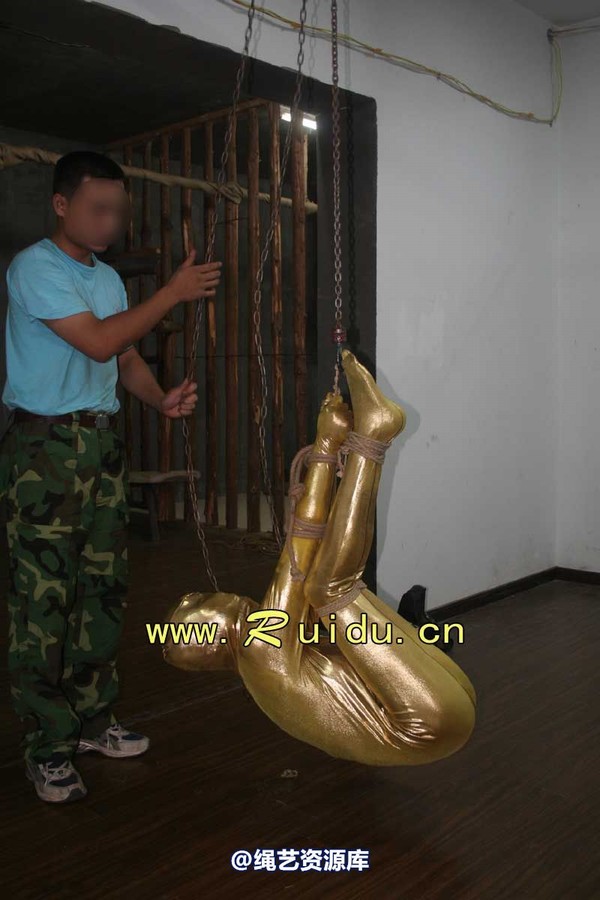锐度主张 - 20070928第35期 影片胶衣紧缚悬吊图片 第 61 张图片