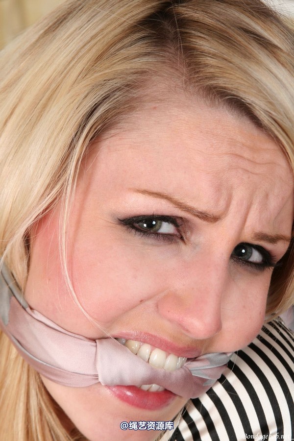 bondagebob - Dannii Harwood Nosey Reporter 第 25 张图片