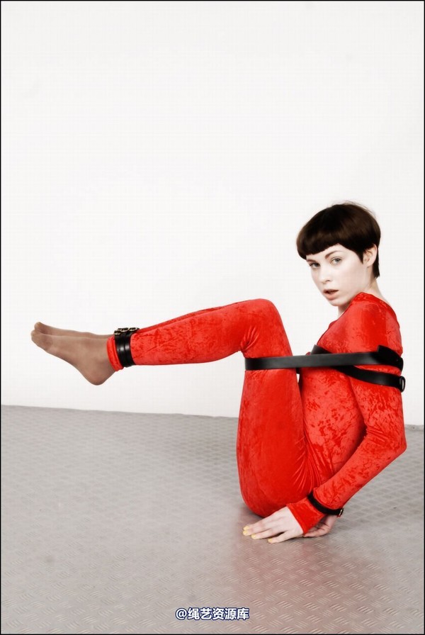 simplytied - Fawnya Red catsuit 第 23 张图片