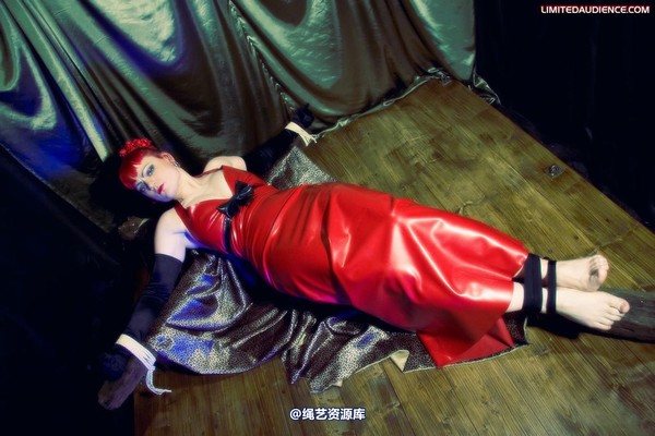 limitedaudience - 2009 raevan bound to a cross 第 19 张图片